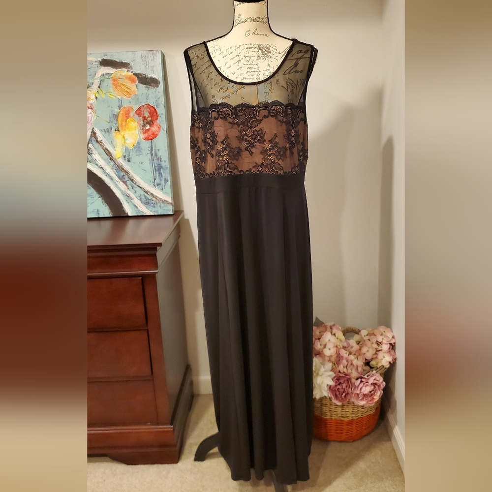 ENFOCUS Women's Black Maxi Sleeveless, With Lace Back & Front Top. Size 20W.